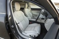 「インスクリプション」グレードの前席には、ベンチレーションとリラクゼーション(電動マッサージ)機能が標準装備される。