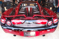 赤と黒のツートンカラーで仕上げられたエクステリア。カラーのグラデーションは、デビルマンの“変身”をイメージしているという。