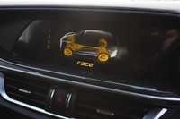 走行モード切り替え時には、写真のようにその様子がイメージで示される。