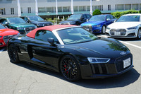 「アウディR8スパイダー」の利用料金は、1日あたり12万8000円。