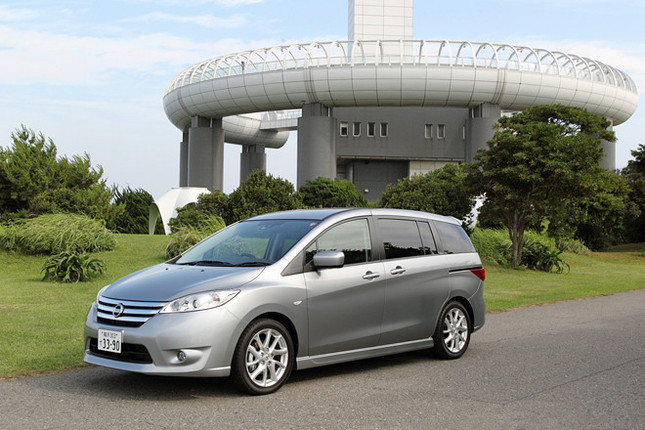 【スペック】全長×全幅×全高=4615×1750×1615mm/ホイールベース=2750mm/車重=1520kg/駆動方式=FF/2リッター直4DOHC16バルブ(150ps/6200rpm、19.0kgm/4500rpm)/価格=226万8000円(テスト車=243万750円/運転席電動スライドドア&スライドドアイージークロージャー+キセノンヘッドランプ+205/50R17タイヤ&17インチアルミホイール=16万2750円)