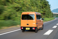 価格はRWD車(今回の試乗車)が183万5900円で4WD車が198万9900円。ベースモデルは最上級グレード「JOINターボ」の後席両側ワンアクションパワースライドドアおよびフルオートエアコン装着車。