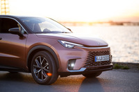 フロントマスクは「ユニファイドスピンドル」と呼ばれるレクサスの最新バージョン。「スピンドルグリル」や「スピンドルボディー」など、レクサスのフロントデザインのバリエーションが増えてきた。