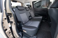 リアシート(2列目)には、荷物の置き忘れを防止するリマインダー機能が追加されている。