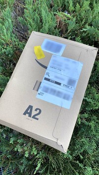 「ブラウンBC02XB」は、ネット通販で送料込み20ユーロだった。たとえ目覚まし時計といえど、電子機器。簡易な封筒で配達されるとは嘆かわしい。