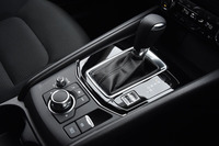 トランスミッションは6段ATのみの設定。