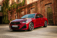 外板色には新たに「ファイヤーレッドメタリック」(写真)と「スカイスクレイパーグレー」が設定された。