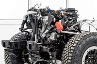 エンジンは2.3リッター直4と3.7リッターV6の2種類で、ともにターボ付きとなる。