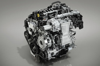 究極の燃焼技術HCCI(予混合圧縮着火)に近い、SPCCI(火花点火制御圧縮着火)を用いた新エンジンとの触れ込みで登場した「SKYACTIV-X」。しかし、カーマニアのハートをアツくさせるまでには至っていない。