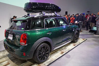 「MINIクロスオーバー」に“旅”がテーマの限定車登場の画像