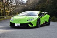 公道とサーキットで究極のパフォーマンスを発揮するのが「ウラカン ペルフォルマンテ」の目標。ALAと呼ばれる可変空力システムが投入されている。