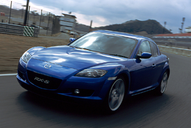 【スペック】RX-8(6MT):全長×全幅×全高=4435×1770×1340mm/ホイールベース=2700mm/車重=1310kg/駆動方式=FR/水冷式直列654cc×2ローター(250ps/8500rpm、22.0kgm/5500rpm)/車両本体価格=275.0 万円(写真=荒川正幸)
