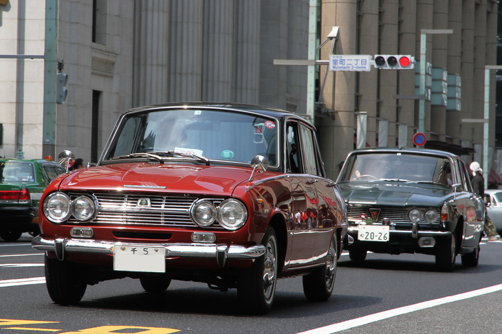 1966年「いすゞ・ベレット1500デラックス」に1967年「ローバー2000SC」が続く。「千5」(千は千葉)のシングルナンバーを持つ初期型「ベレット サルーン」は、現オーナーのおばあさまが新車で購入したクルマだそうだ。