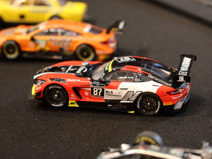 「メルセデスAMG GT63 4MATIC+ クーペ」の発表会場に展示されていたスロットカー。