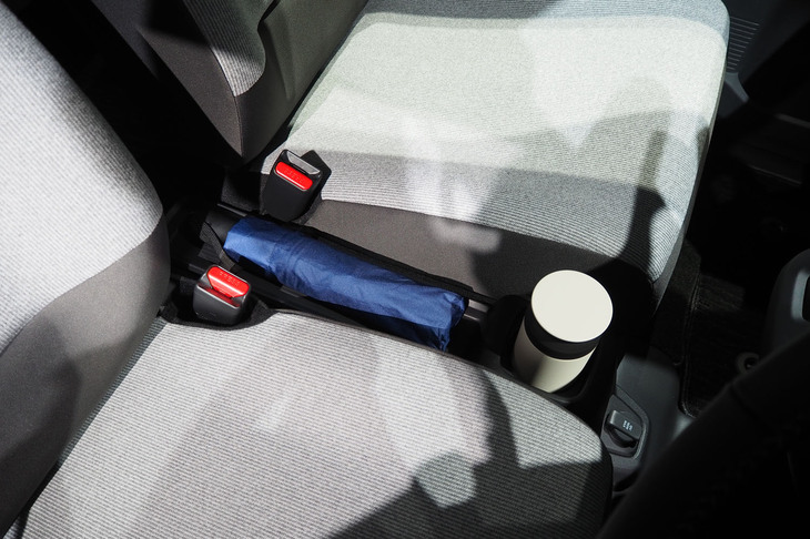 ホンダN-ONE e:(センターロングコンソール)