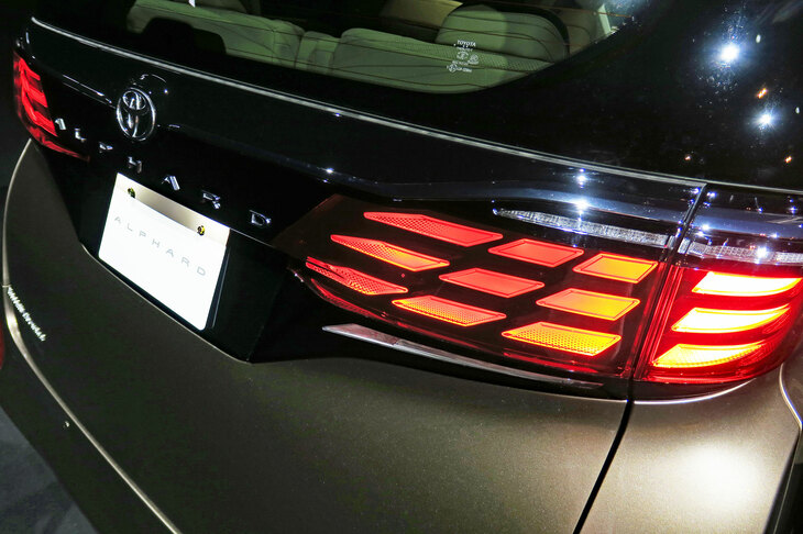 トヨタ・アルファード エグゼクティブラウンジ(テールランプ)