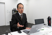 電動パワートレインプロジェクトグループ チームリーダーの向 善之介氏。「ノートe-POWER」の開発に際しては、内燃機関に対して回転が滑らかで、操作に対する反応も素早いというモーターのポテンシャルに加え、上質感や静かさについても追求したという。