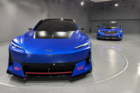 スバルのコンセプトモデル「Performance-E STIコンセプト」(写真手前)と「Performance-B STIコンセプト」(同奥)。