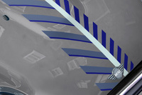 「ブリックレーンエディション」のボンネットに施された専用ストライプ。