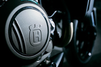 1903年に最初のモデルを輩出して以来、115年にわたりバイクの製造を手がけてきたハスクバーナ。オフロードモデルを得意とし、モトクロスやエンデューロなどの世界選手権では、何度もタイトルを獲得してきた。