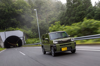 トルクフルなターボエンジンとレシオカバレッジの広い「D-CVT」の組み合わせは、動力性能はもちろん静粛性の高さにも寄与している。