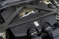 4リッターV8ツインターボエンジンは最高出力665PS、最大トルク800N・mを発生。カムプロファイルの変更、圧縮比の最適化、タービンの大径化などにより、従来型比でアウトプットは155PS/115N・m増大した。