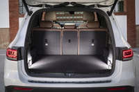 5人乗り仕様の荷室。通常使用時の容量は570リッターとなる。7人乗り仕様の3列目シート使用時の荷室容量は130リッター、3列目シートを折りたたんだ状態では500リッター。