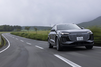 シャシーはアウディとポルシェが電気自動車専用に新規開発した「PPE(プレミアムプラットフォームエレクトリック)」。800Vの電気システムを採用している。