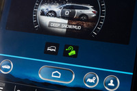 下り坂などで、自動で車速を一定に保つヒルディセントコントロールも装備される。