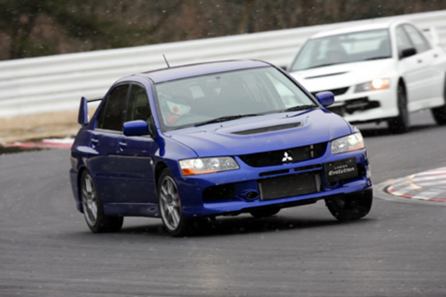 【スペック】GT:全長×全幅×全高=4490×1770×1450mm/ホイールベース=2625mm/車重=1390kg/駆動方式=4WD/2リッター直4DOHC 16バルブターボ・インタークーラー付き(280ps/6500rpm、41.5kgm/3000rpm)/価格=331万8000円(テスト車=350万1750万円/BBSアルミホイール=ディスチャージヘッドランプ+フォグランプ=8万4000円/6スピーカー=2万1000円/プライバシーガラス=2万6250円)