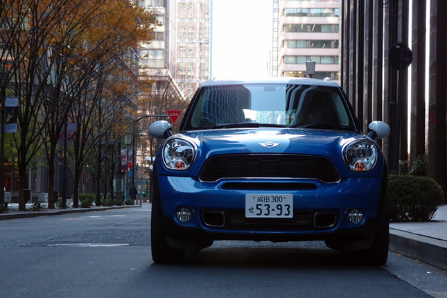 今回の旅のお供は「MINIクーパーS クロスオーバーALL4」。大きくてパワフル(184ps)な四駆のMINIだ。(写真=峰昌宏)