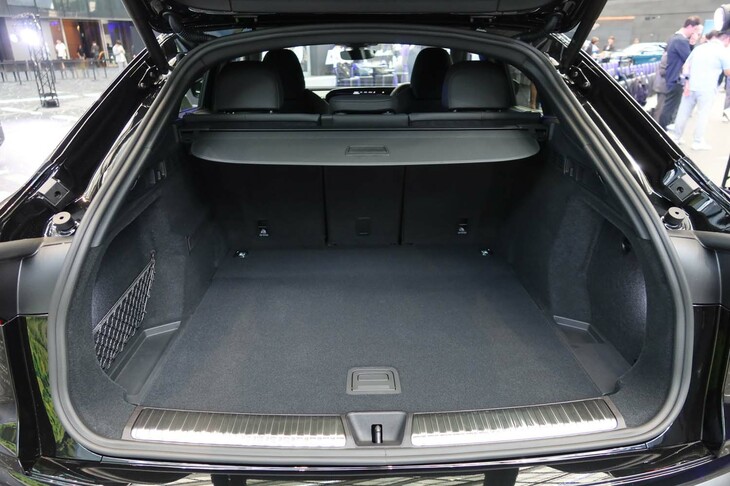 「Q5スポーツバック」の荷室容量は、515~1415リッターと公表される。