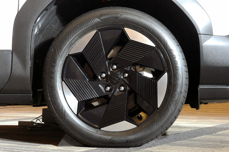 スズキeビターラZ(タイヤ&ホイール)