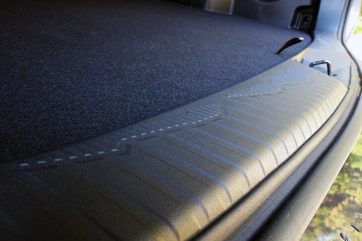 スバル・フォレスター スポーツEX(ラゲッジスカッフプレート)