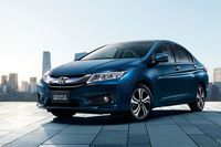 貴重な5ナンバーセダンの「ホンダ・グレイス」も販売終了に。教習車仕様を見かけることが多い。