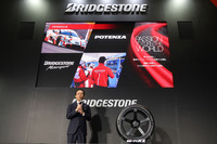 「ポテンザRE-71RZ」の概要説明は、ブリヂストンの草野亜希夫 常務役員が担当。「速く走れるだけでなく、安心して走れるタイヤを目指した」などと、開発にかける思いを語った。