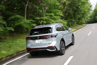 ACCの動きが自然なのもロングドライブにはうれしい。今回は東京~岡山の往復1500kmを走行。満タン法での燃費は、カタログ値の15.1km/リッター(WLTCモード)を超える17.6km/リッターを記録した。