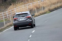 「ツーリング」には、コーナリング時に内輪を制動して旋回力を高める「アジャイルハンドリングアシスト」が搭載されている。