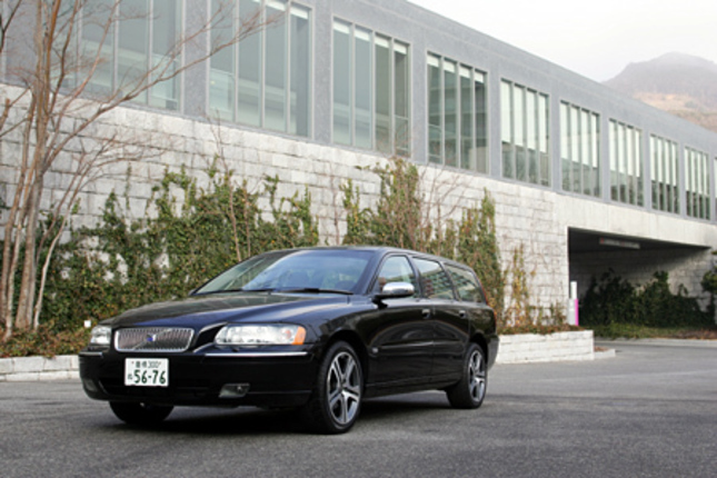 【スペック】全長×全幅×全高=4720×1815×1470mm/ホイールベース=2800mm/車重=1570kg/駆動方式=FF/2.4リッター直5DOHC20バルブ(170ps/6000rpm、22.9kgm/4500rpm)/価格=499万5000円(テスト車=同じ)