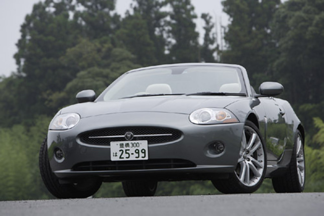 【スペック】全長×全幅×全高=4790×1895×1330mm/ホイールベース=2750mm/車重=1730kg/駆動方式=FR/4.2リッターV8DOHC32バルブ(304ps/6000rpm、42.9kgm/4100rpm)/価格=1230.0万円(テスト車=1280.0万円/コンバーチブル スタイルセレクションズ(コンテンポラリー)=50.0万円)