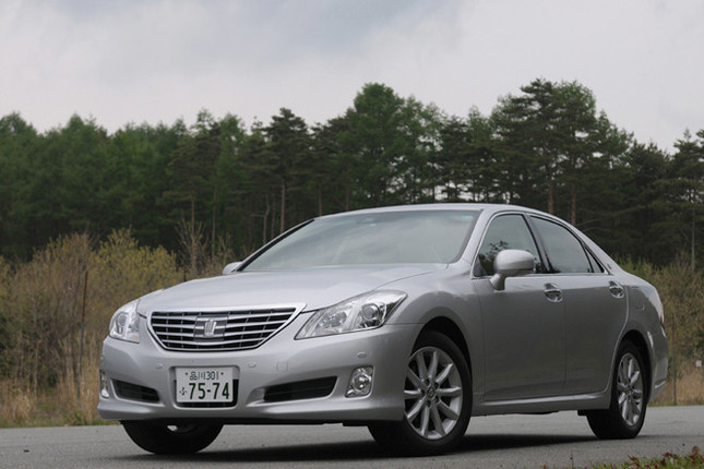 【スペック】全長×全幅×全高=4870×1795×1470mm/ホイールベース=2850mm/車重=1600kg/駆動方式=FR/3.0リッター V6DOHC24バルブ(256ps/6200rpm、32.0kgm/3600rpm)/価格=528万円(テスト車=631万2150円/本革シート=22万500円/スペアタイヤ=6万900円/プリクラッシュセーフティシステム&後方プリクラッシュセーフティシステム=66万1500円/トヨタプレミアムサウンドシステム=8万9250円)
