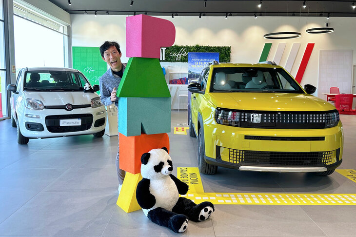 シエナ県のフィアット販売店にて。“パンディーナ”こと3代目「パンダ」と「グランデパンダ」。