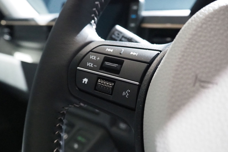 ホンダN-ONE e:(ステアリングホイールの左側スイッチ)