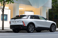 ボディーカラーは試乗車の「クリスタルホワイト トライコート」と、「ステラーブラック メタリック」「アージェントシルバー メタリック」の3種類となってい。