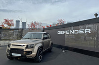 「ディフェンダー」のラインナップにおいて最もタフで走破性に優れ、最もラグジュアリーな“史上最強のディフェンダー”といわれる「OCTA(オクタ)」が日本で初めて一般公開された。最高出力635PS、最大トルク750N・mの4.4リッターV8ツインターボガソリンエンジンを搭載する。