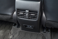 後席用にもエアアウトレットを搭載している。