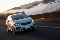 ホンダ・フィットe:HEVクロスター