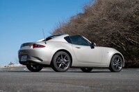 ボディーカラーは大人の雰囲気を演出するという新色の「プラチナクオーツメタリック」。