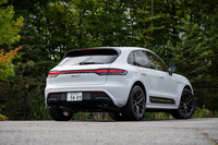 直4エンジンを搭載した軽量な車体に、フットワーク重視の専用サスペンションを組み合わせた「マカンT」。SUVに限らず、4ドアのモデルに“T”グレードが設定されるのは、これが初となる。