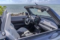 新世代MINIのオープントップモデル「クーパー コンバーチブル」が上陸の画像